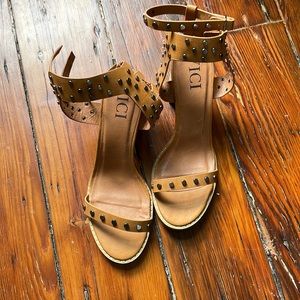 VICI Celeste Studded Heeled Sandal - tan size 7